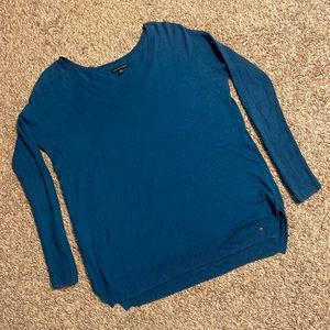 American Eagle lightweight v-neck sweater, blue, size medium